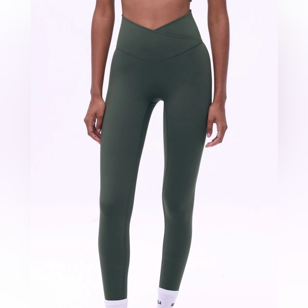 CSB Serenity Crossover Leggings in Forest Green. Women’s Large
